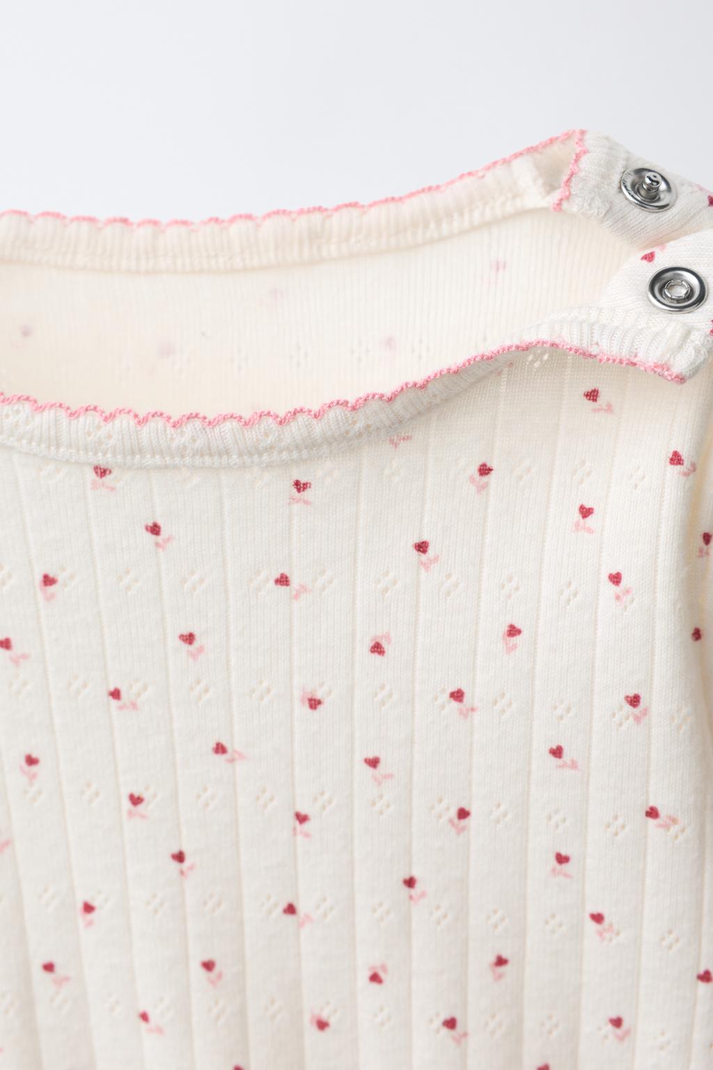 КОМПЛЕКТ ИЗ КАРДИГАНА, БОДИ И ЛЕГИНСОВ С ПРИНТОМ «СЕРДЦА»