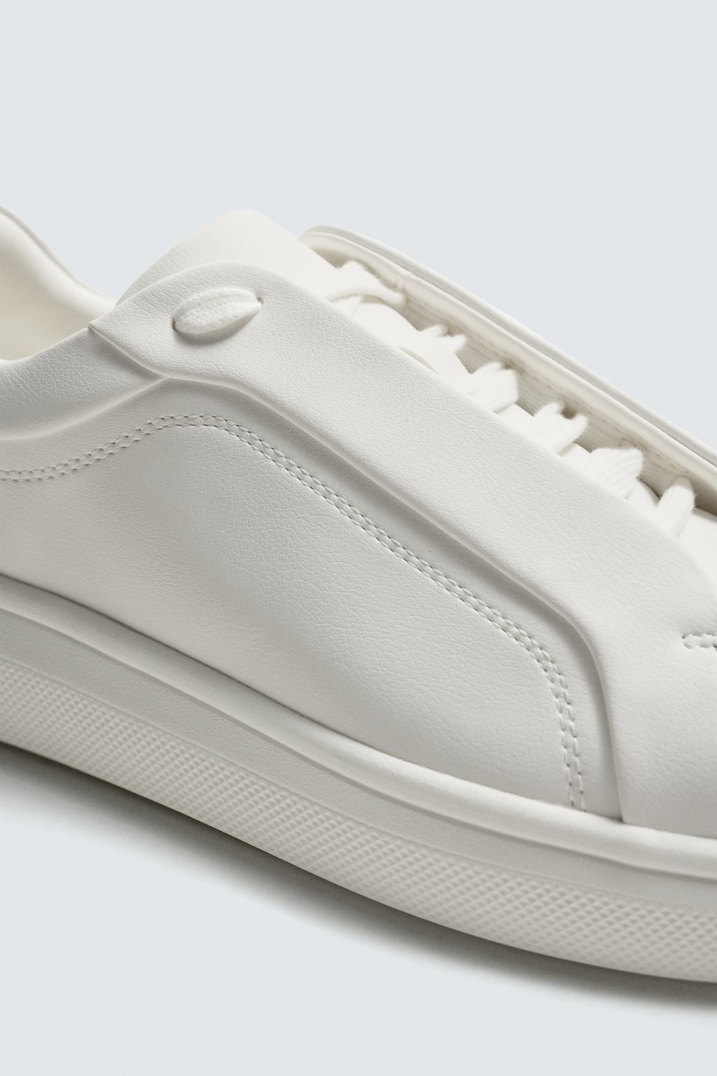 КРОССОВКИ НА ОБЪЕМНОЙ ПОДОШВЕ