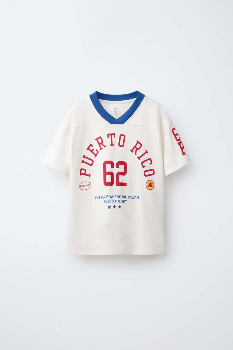 Футболка с v-образным вырезом и короткими рукавами