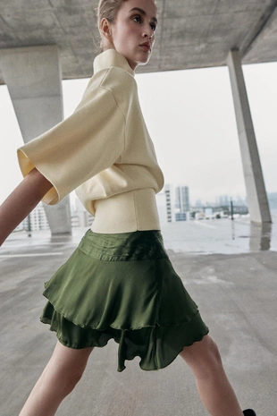 Атласная мини-юбка с воланами- Заказать в России