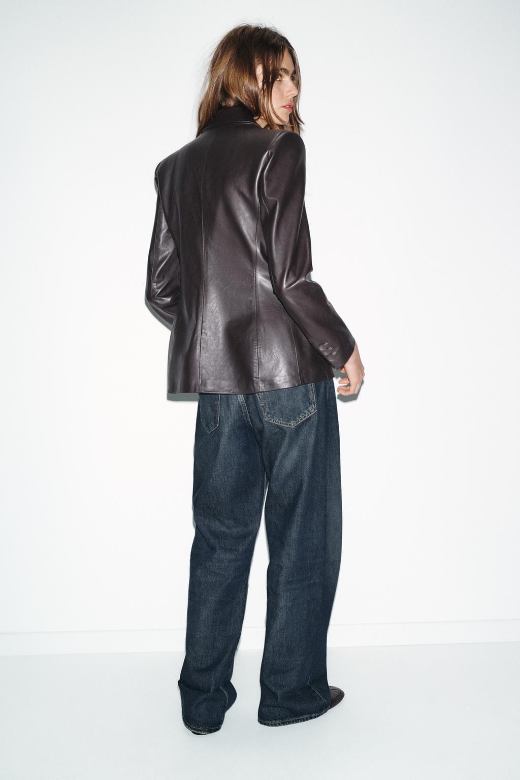 ДВУБОРТНЫЙ БЛЕЙЗЕР С ЭФФЕКТОМ КОЖИ