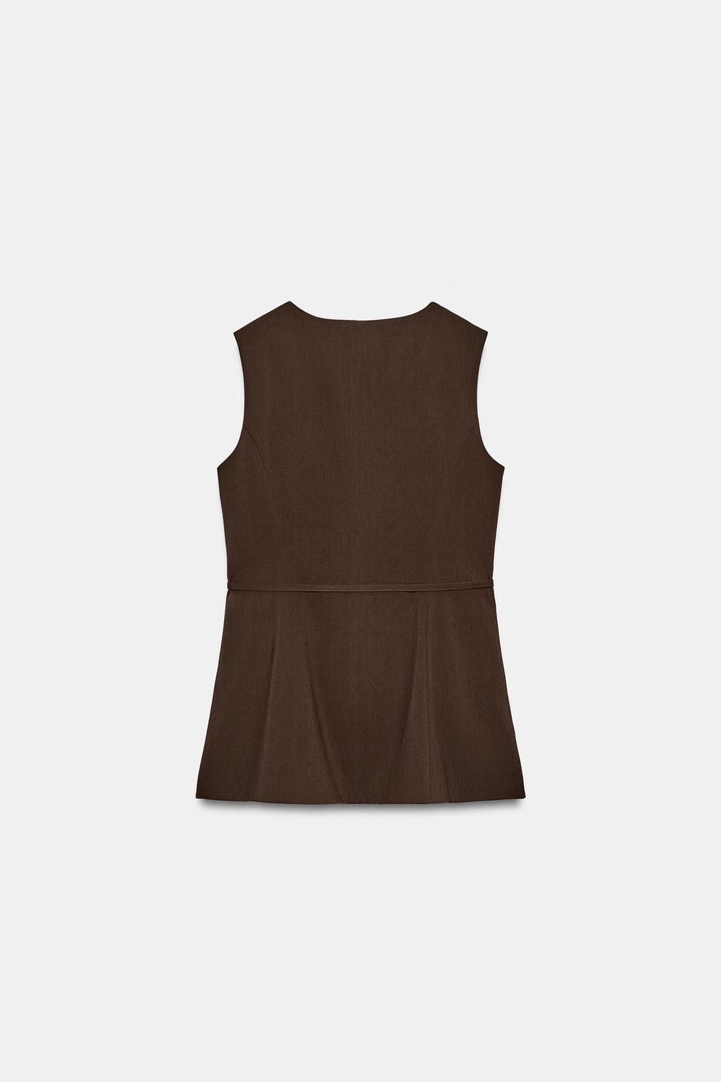 ЖИЛЕТ НА ЗАПÁХЕ С РЕМНЕМ