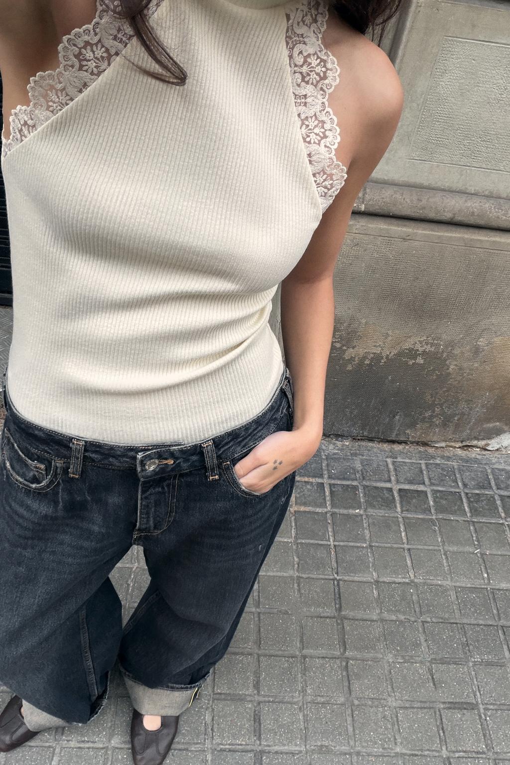 ФУТБОЛКА В РУБЧИК С КРУЖЕВОМ