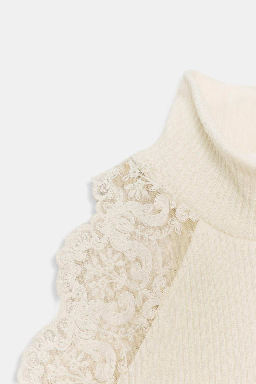 ФУТБОЛКА В РУБЧИК С КРУЖЕВОМ