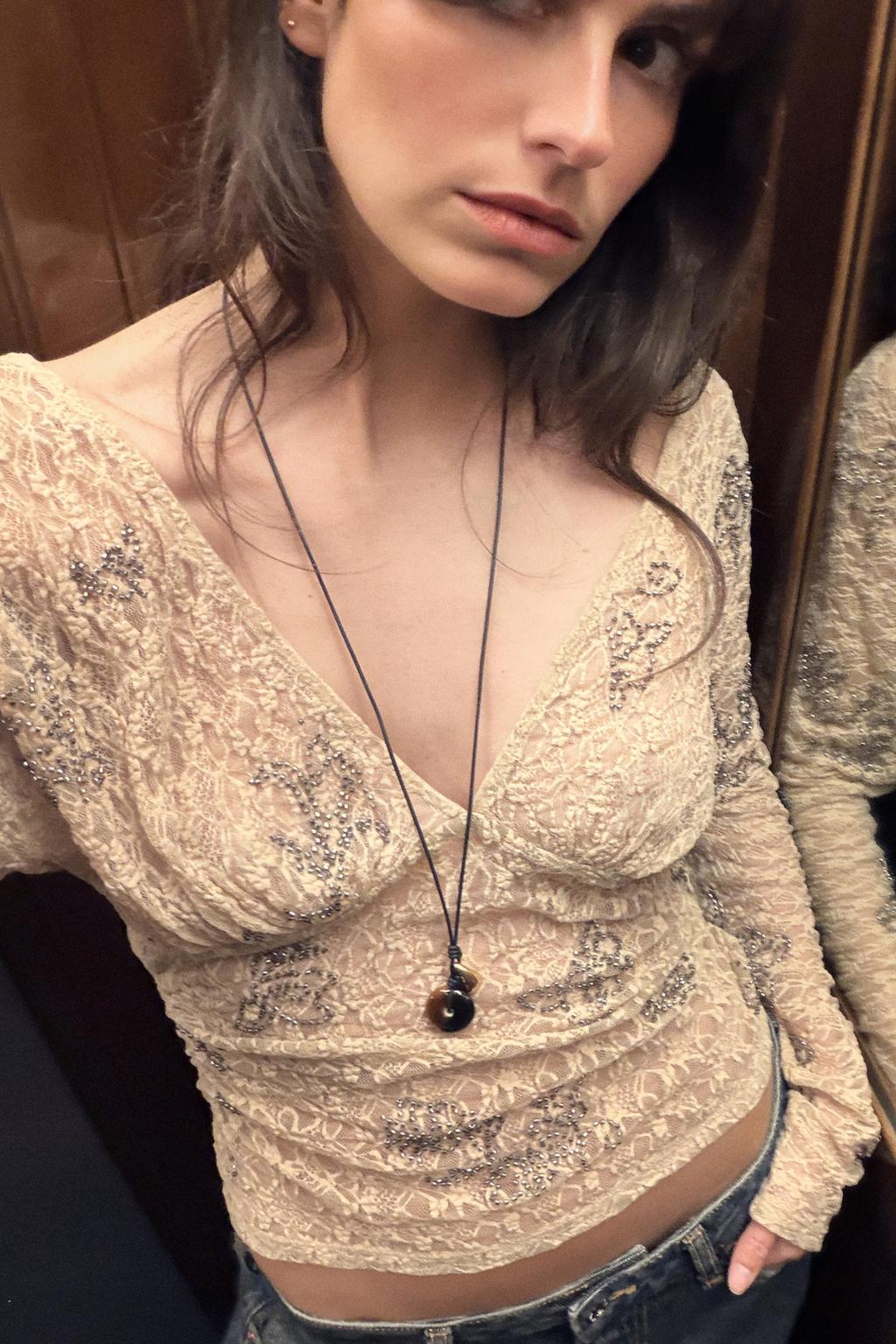 ТОП С ВЫШИВКОЙ И БУСИНАМИ