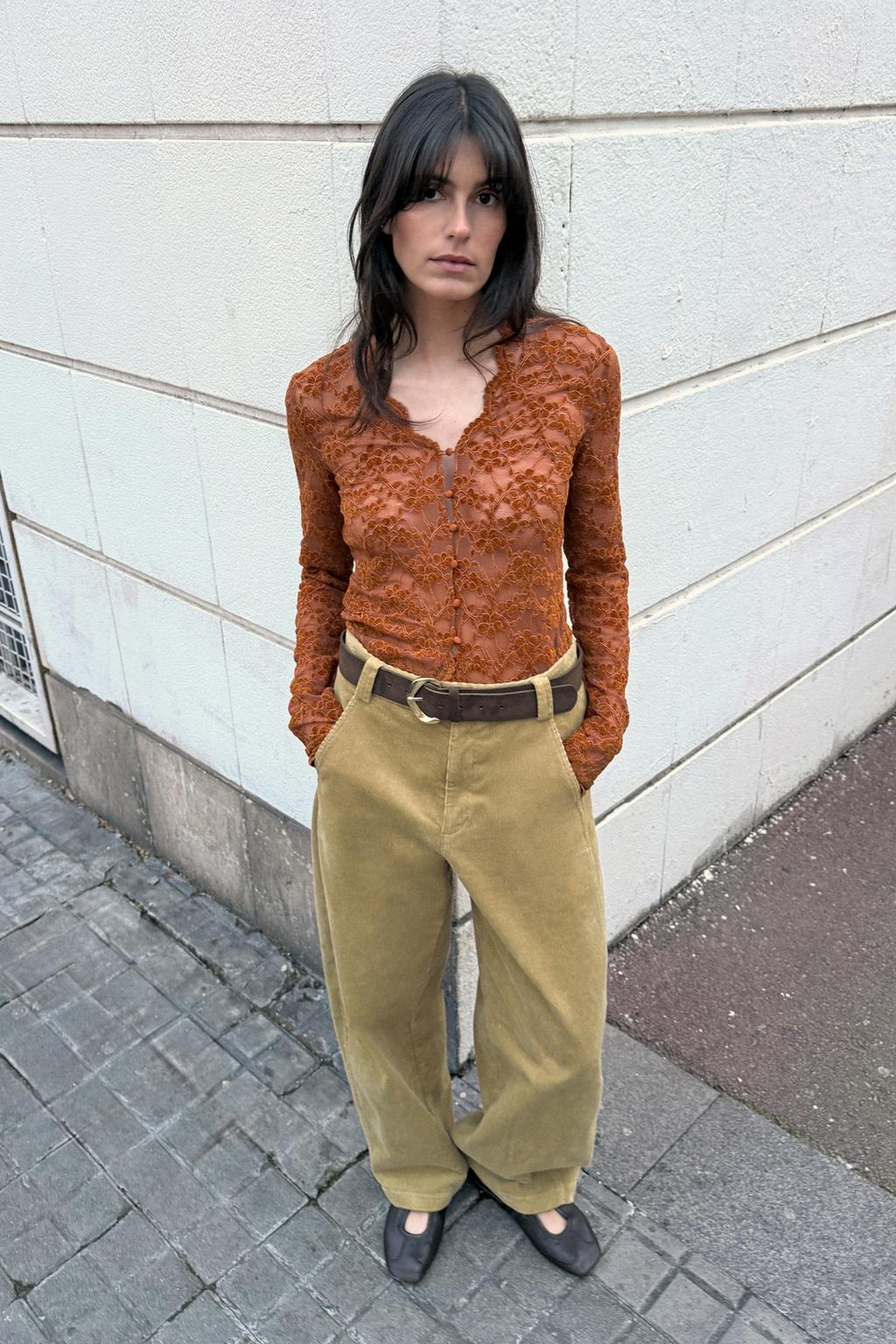 КРУЖЕВНОЙ ТОП С ПУГОВИЦАМИ