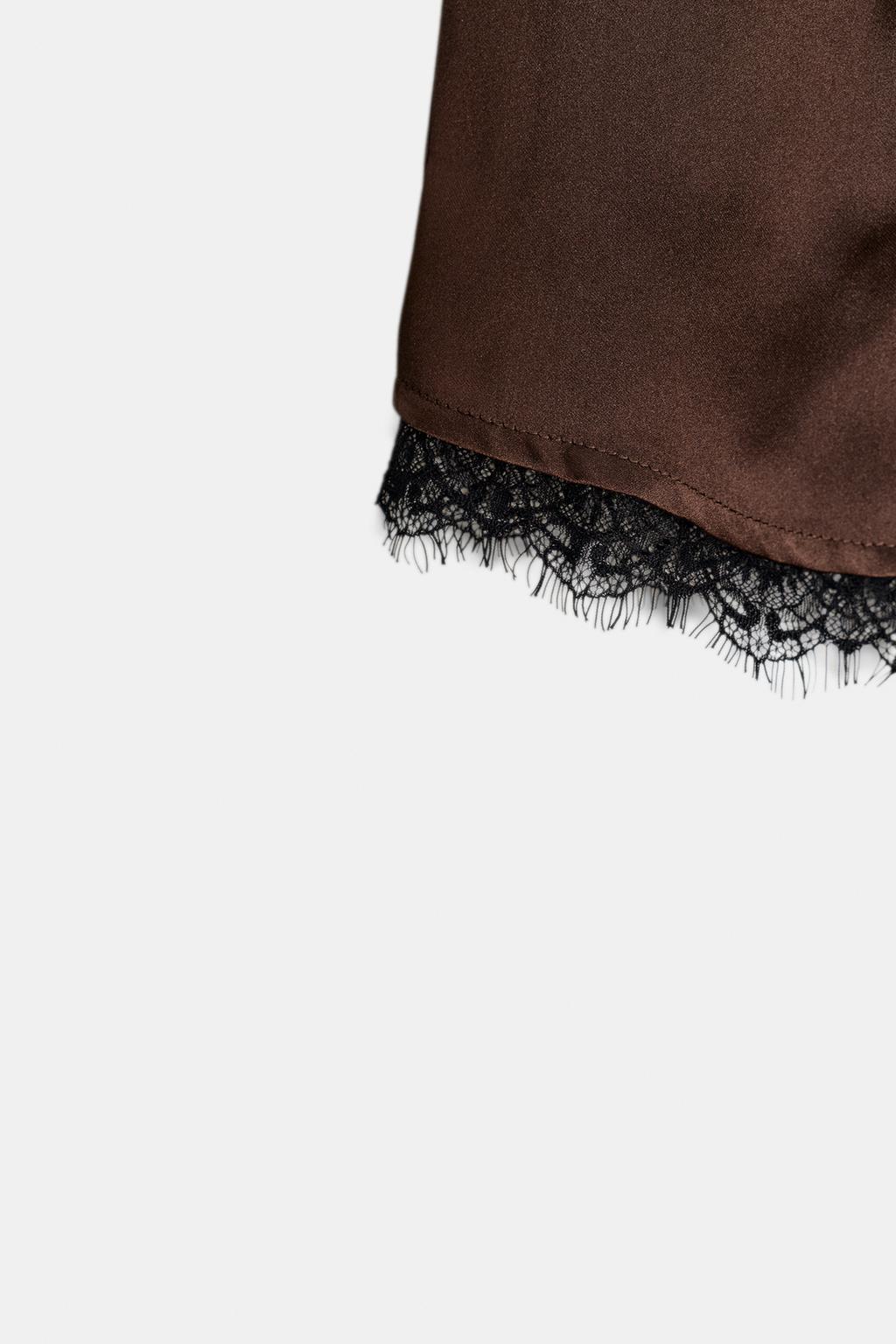 АТЛАСНЫЕ ШОРТЫ-БЕРМУДЫ С КРУЖЕВОМ