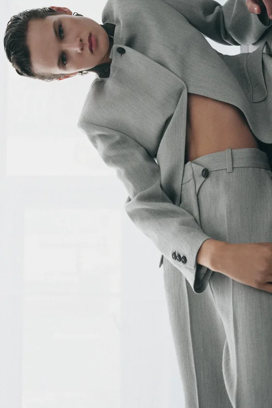 БЛЕЙЗЕР С КОНТРАСТНЫМ ВОРОТНИКОМ — коллекция Zara «ZW»