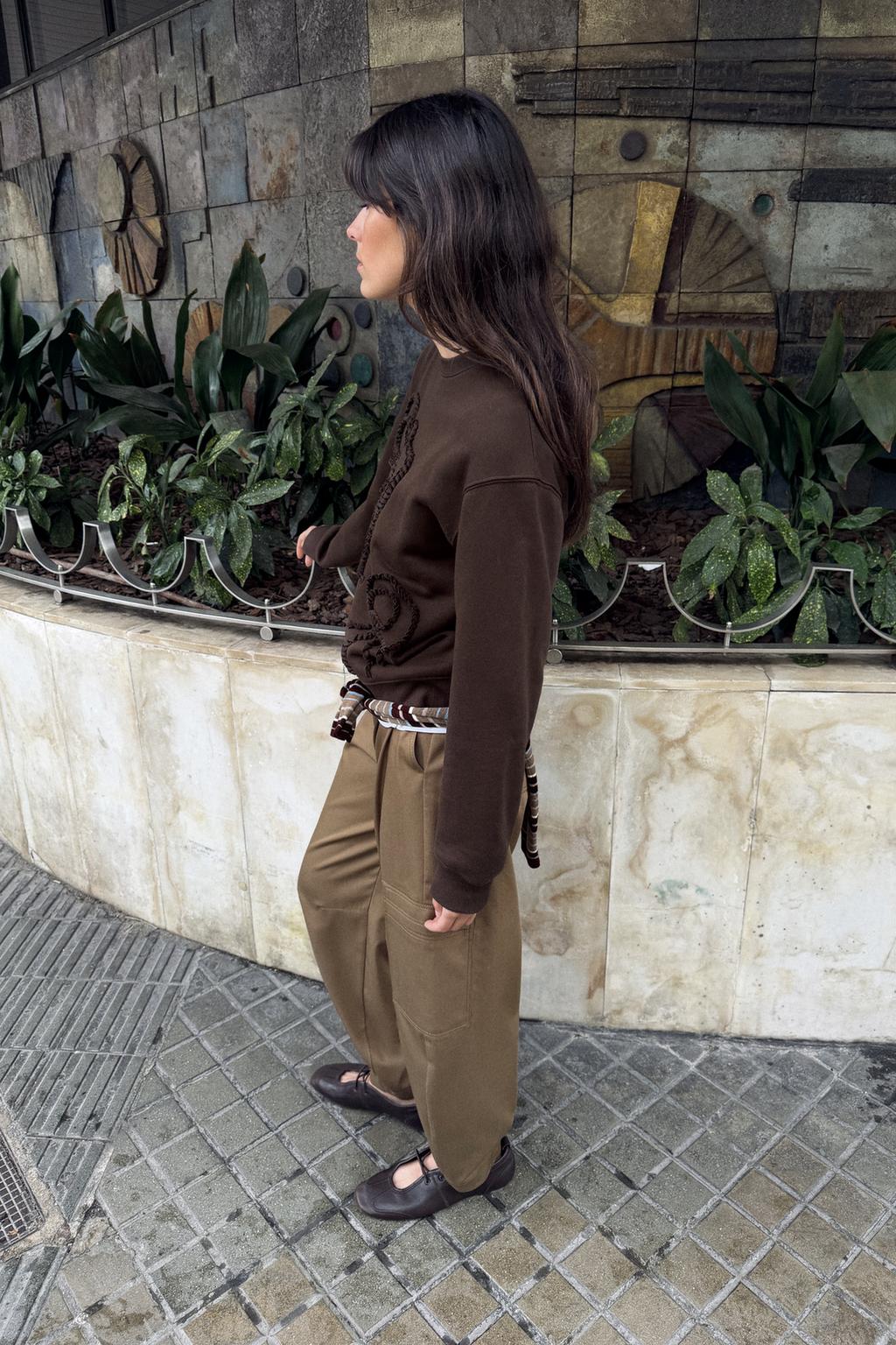 ТОЛСТОВКА С РЕЛЬЕФНЫМИ БАНТАМИ