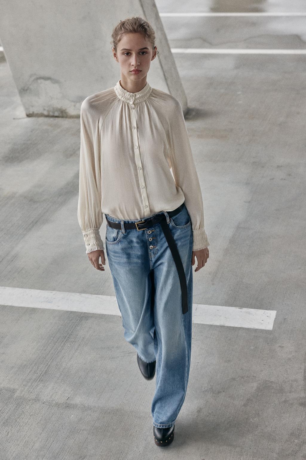 АТЛАСНАЯ БЛУЗА С ВОРОТНИКОМ СТОЙКОЙ