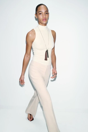 Расклешенные брюки с боковыми швами- Заказать в России