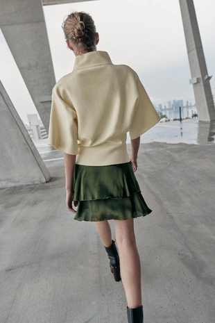 Вязаный джемпер с коротким рукавом и подплечниками- Заказать в России