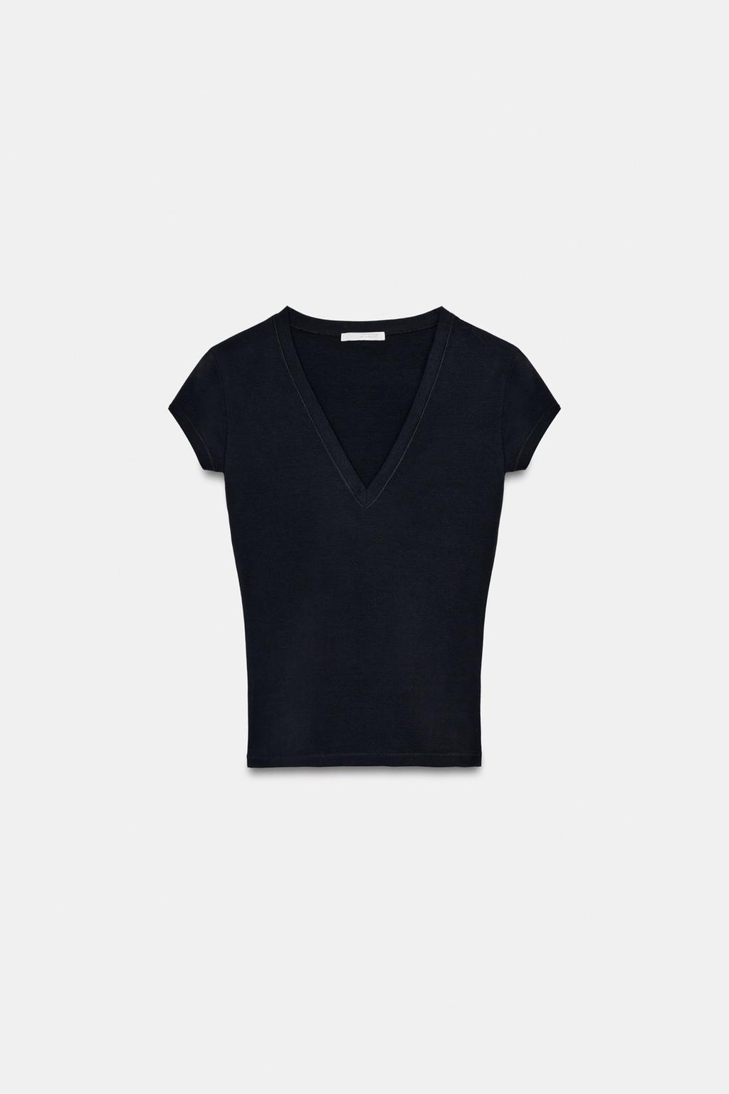 ФУТБОЛКА С V-ОБРАЗНЫМ ВЫРЕЗОМ