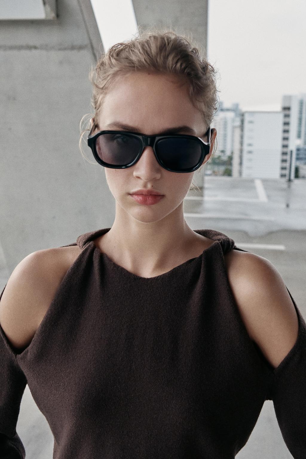 СВИТЕР С ВЫРЕЗАМИ