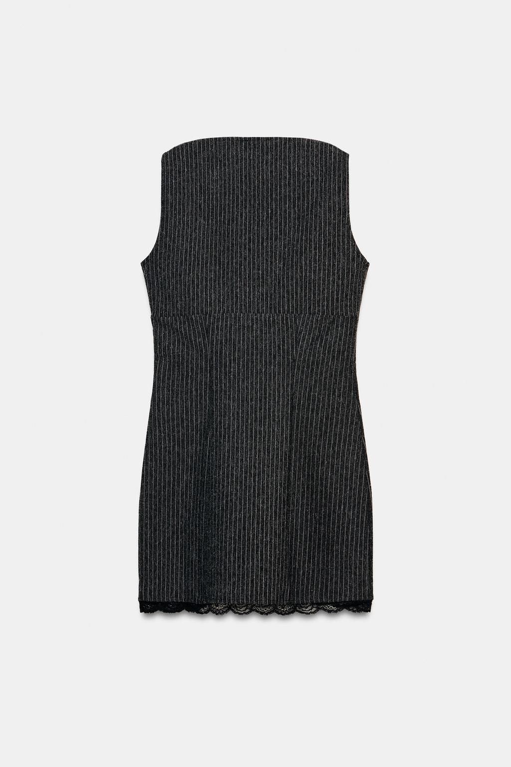 КОРОТКОЕ ПЛАТЬЕ В ПОЛОСКУ В ДИПЛОМАТИЧЕСКОМ СТИЛЕ