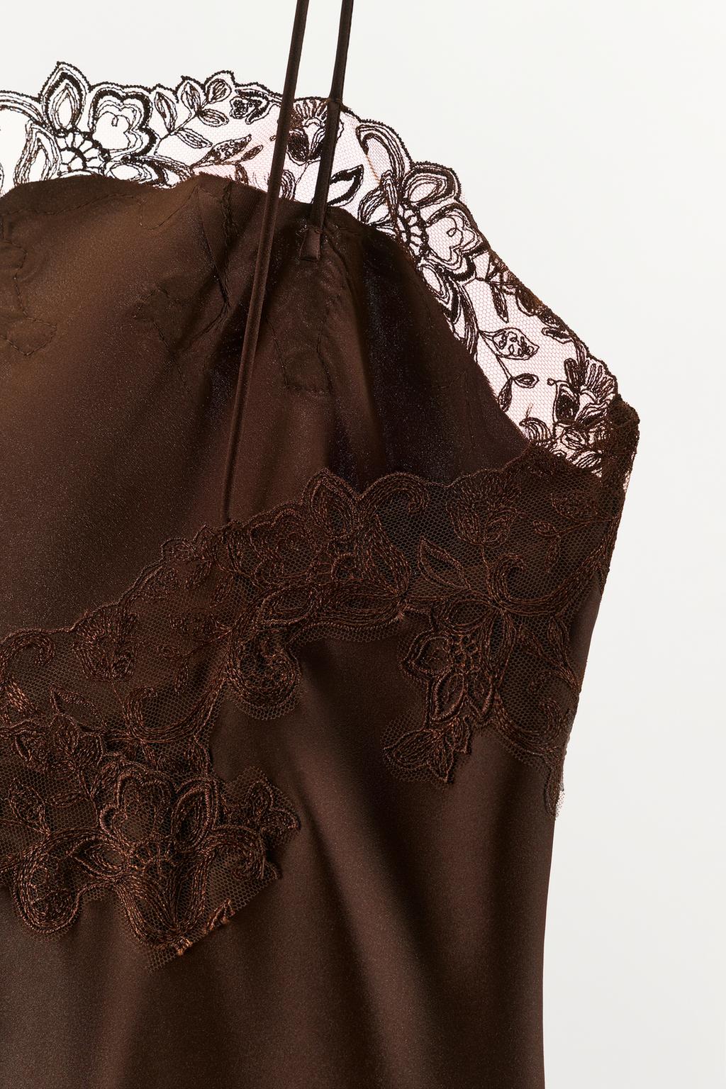 АТЛАСНОЕ ПЛАТЬЕ МИДИ С КРУЖЕВОМ