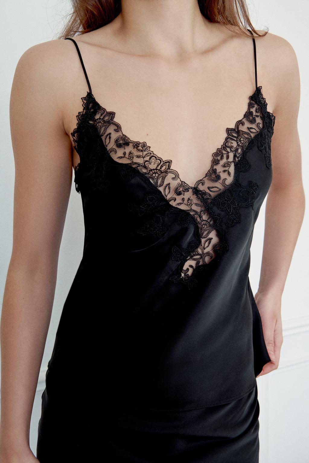 АТЛАСНЫЙ ТОП С КРУЖЕВОМ НА БРЕТЕЛЯХ