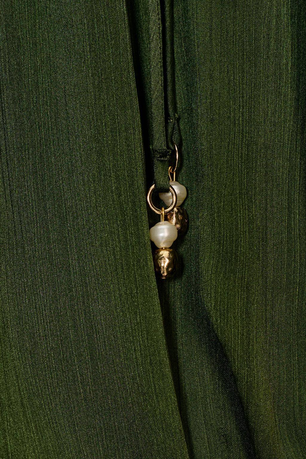 АТЛАСНАЯ БЛУЗА ОБЪЕМНОГО КРОЯ