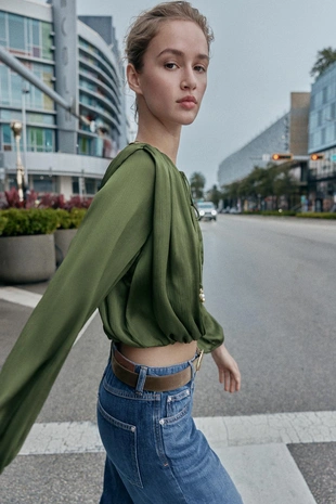 Атласная блуза объемного кроя- Заказать в России