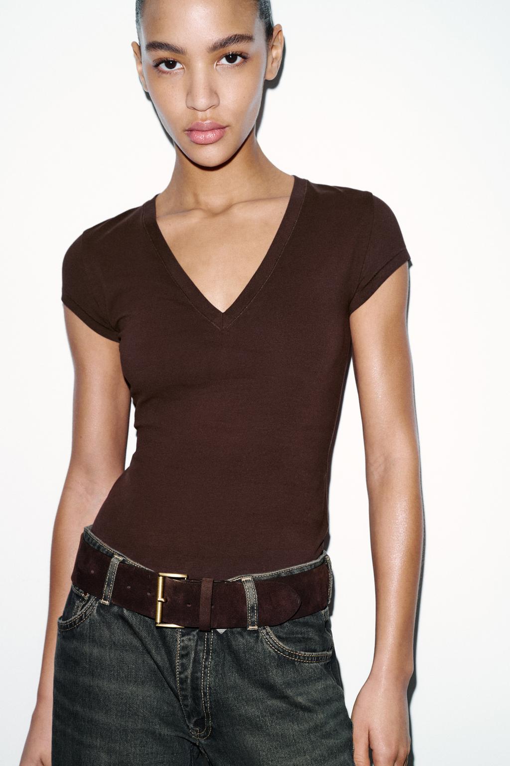 ФУТБОЛКА С V-ОБРАЗНЫМ ВЫРЕЗОМ