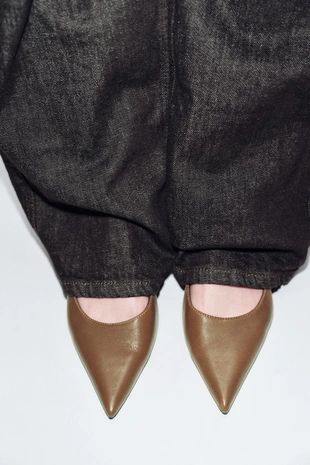 Кожаные туфли на среднем тонком каблуке- Заказать в России