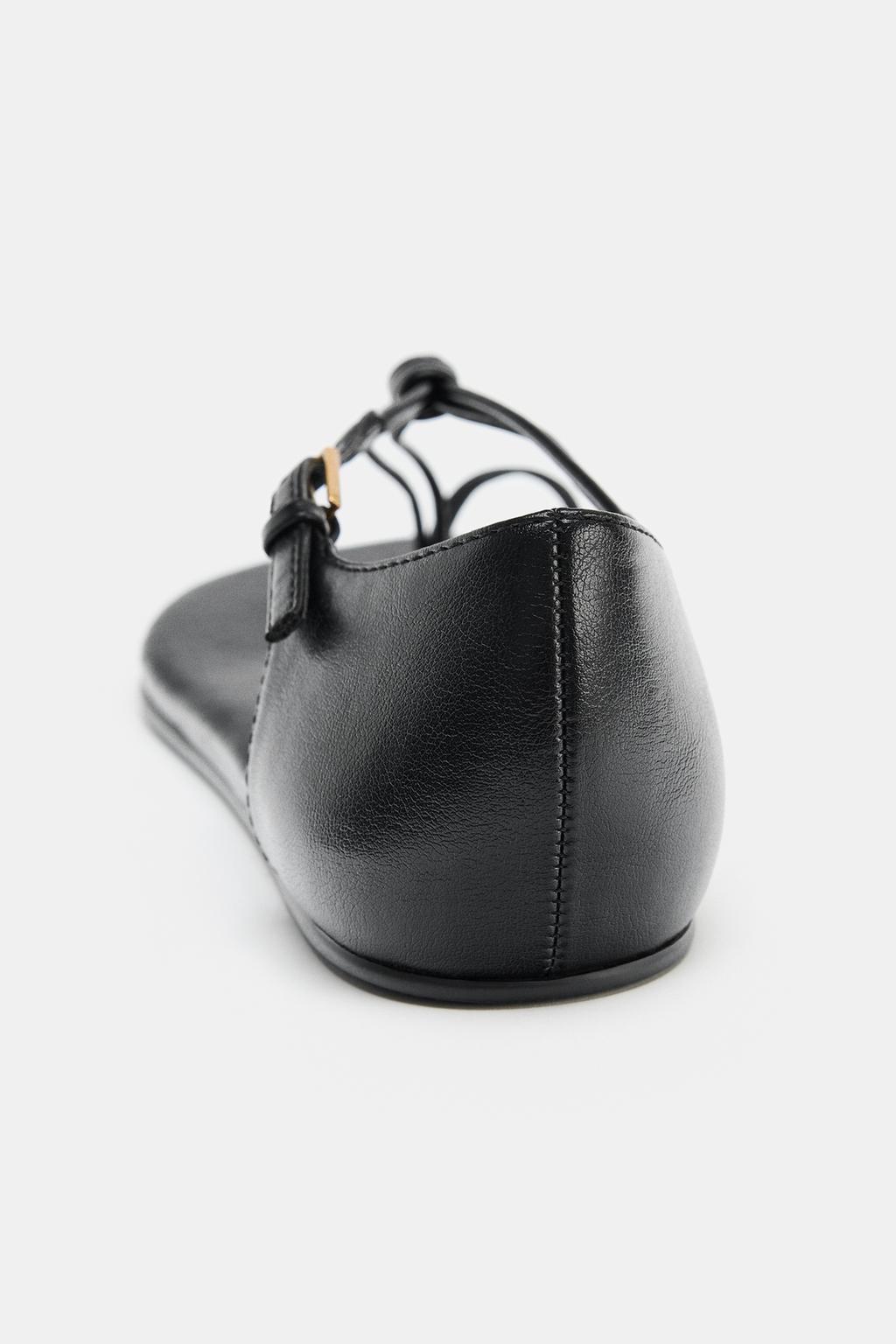 САНДАЛИИ НА ПЛОСКОЙ ПОДОШВЕ С УЗЛОМ