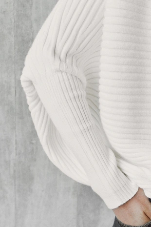 Свитер из рельефного трикотажа с объёмом- Заказать в России