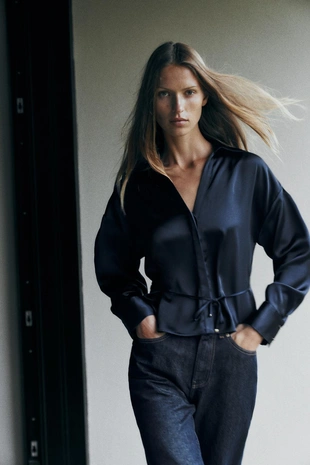 Атласная блузка с тонким поясом- Заказать в России