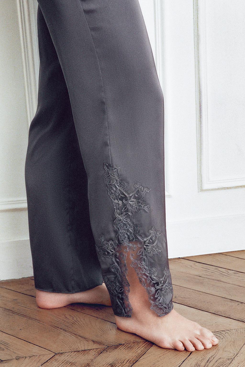 АТЛАСНЫЕ БРЮКИ С КРУЖЕВОМ