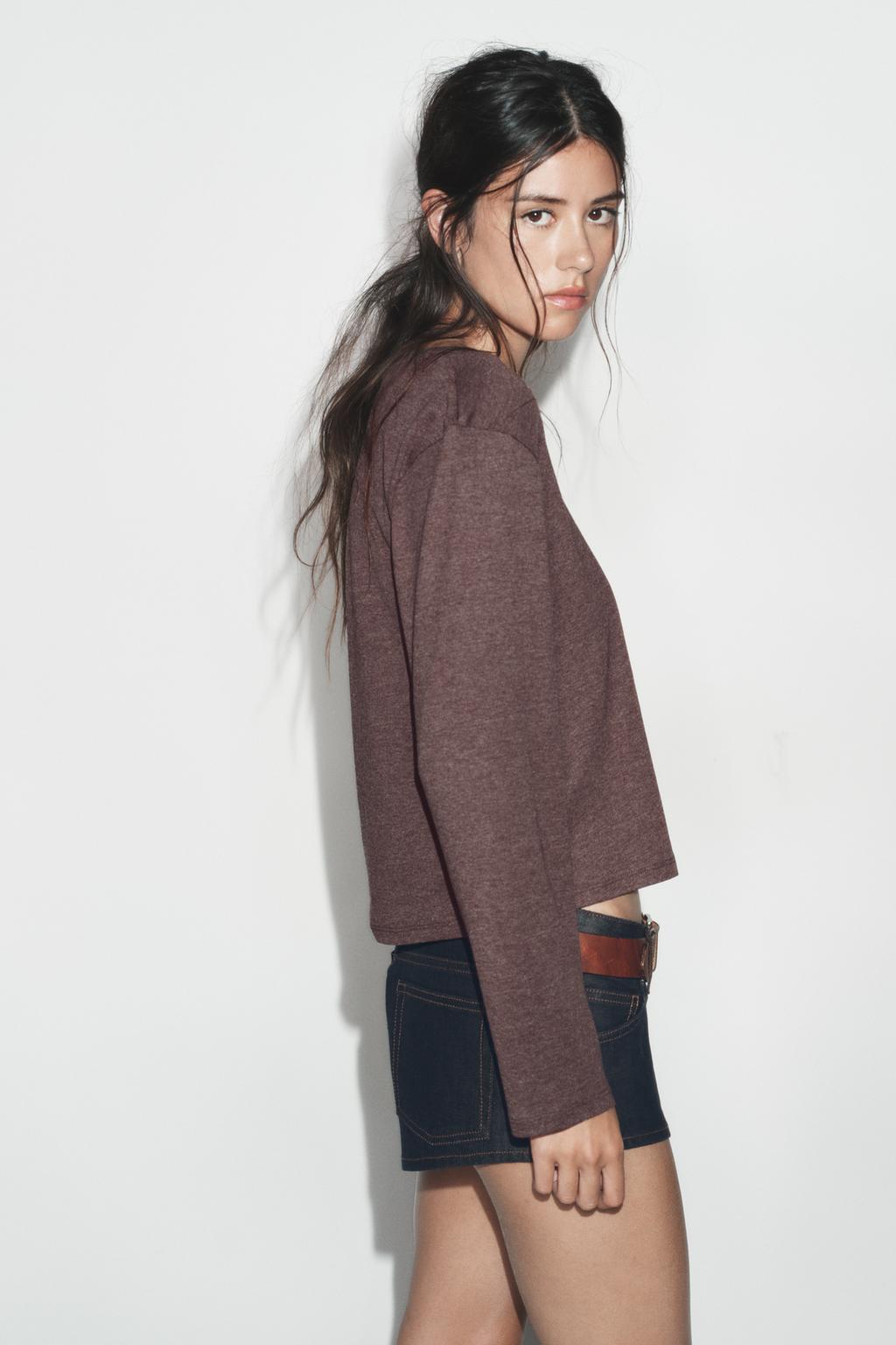 ФУТБОЛКА С ВЫРЕЗОМ «ЛОДОЧКА» И ДЛИННЫМИ РУКАВАМИ