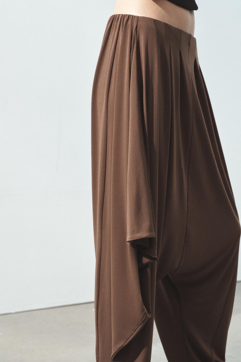 АCИММЕТРИЧНЫЕ БРЮКИ BAGGY ИЗ СТРУЯЩЕЙСЯ ТКАНИ