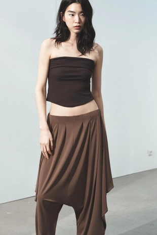 АCимметричные брюки BAGGY из струящейся ткани- Заказать в России