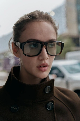 Короткое двубортное пальто с высоким воротником- Заказать в России