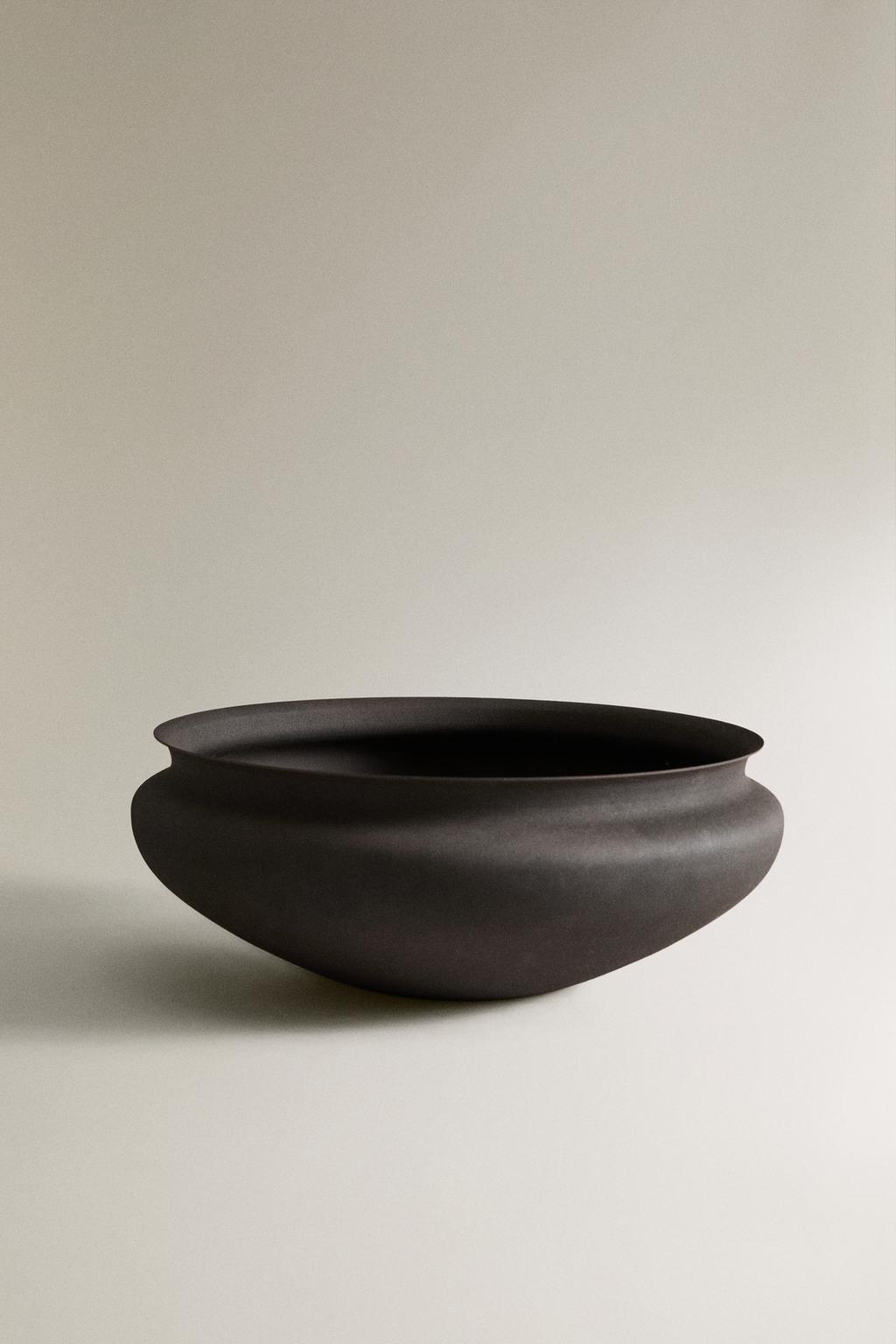 Низкий металлический горшок