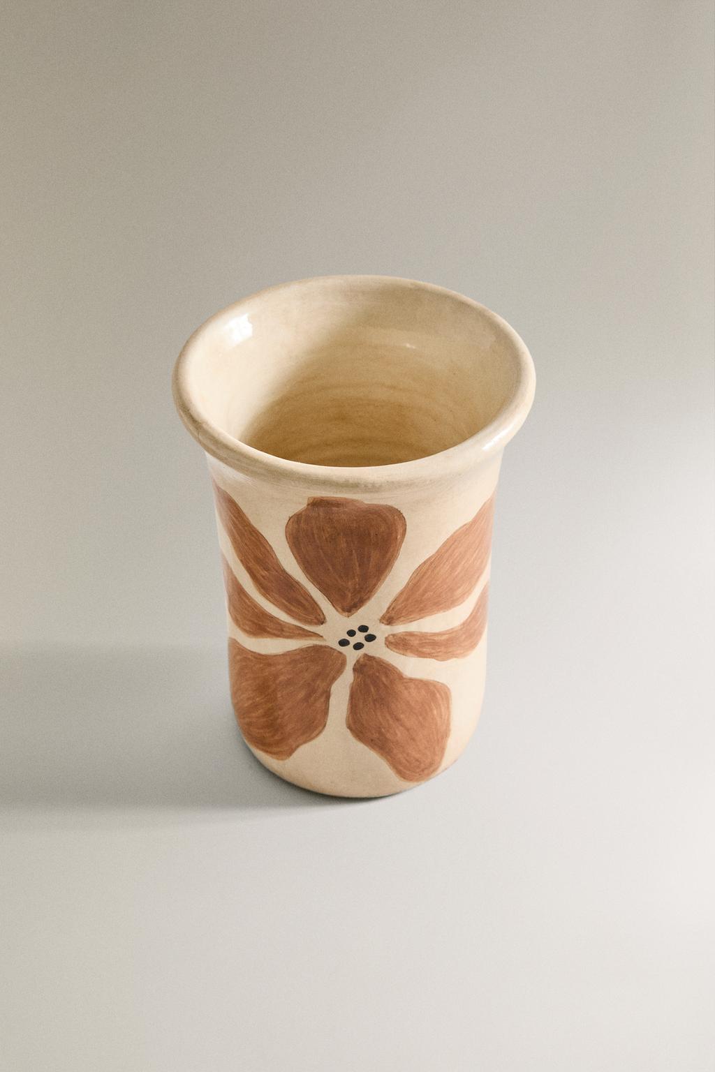 Ваза с нарисованными цветами