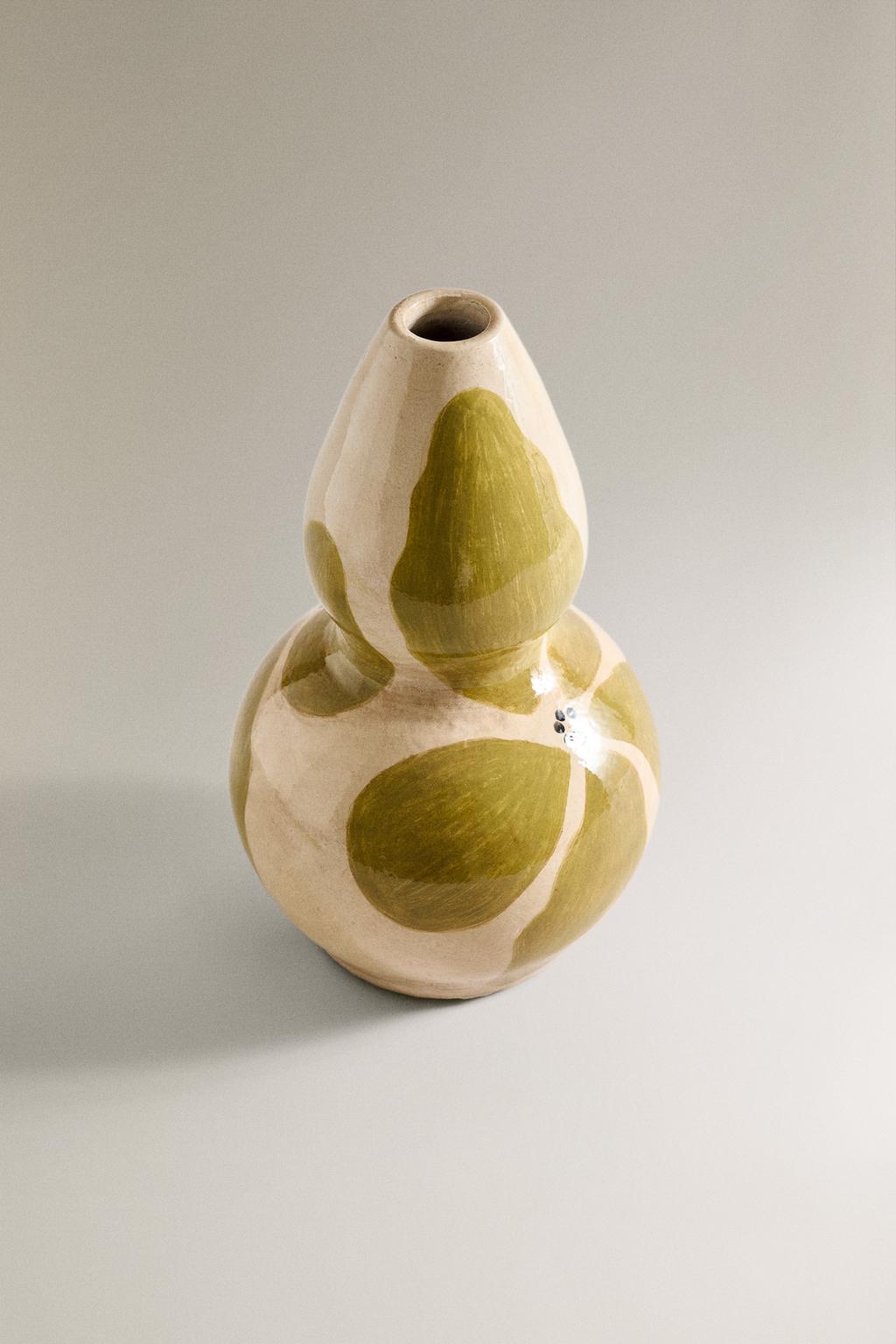 Ваза с цветочным узором из терракоты