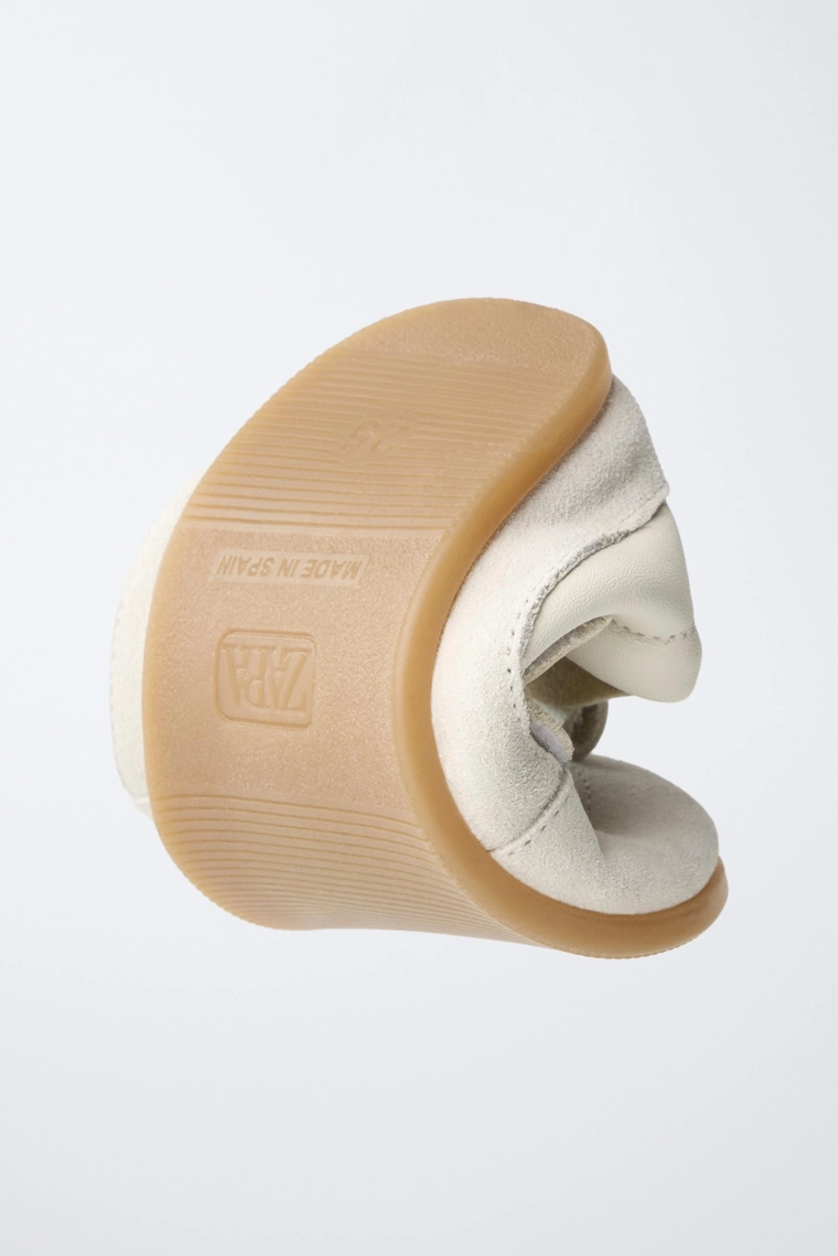 Кроссовки песочно-коричневые