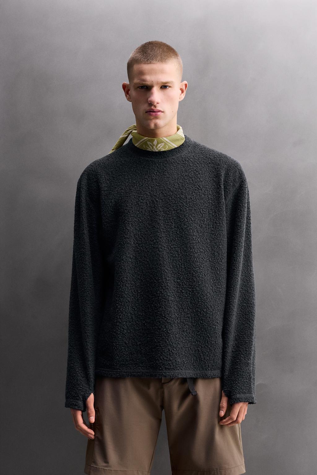 ТОЛСТОВКА ИЗ ФАКТУРНОЙ ТКАНИ С ШЕРСТЬЮ