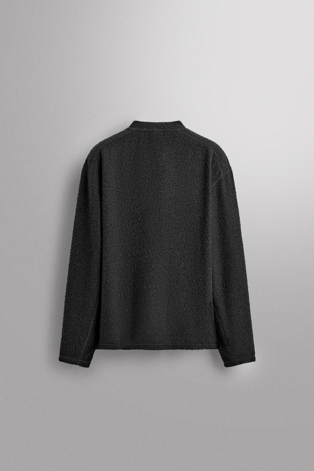 ТОЛСТОВКА ИЗ ФАКТУРНОЙ ТКАНИ С ШЕРСТЬЮ