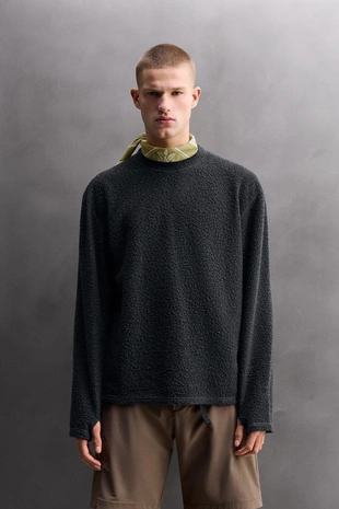 Толстовка из фактурной ткани с шерстью- Заказать в России