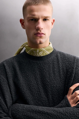 Толстовка из фактурной ткани с шерстью- Заказать в России