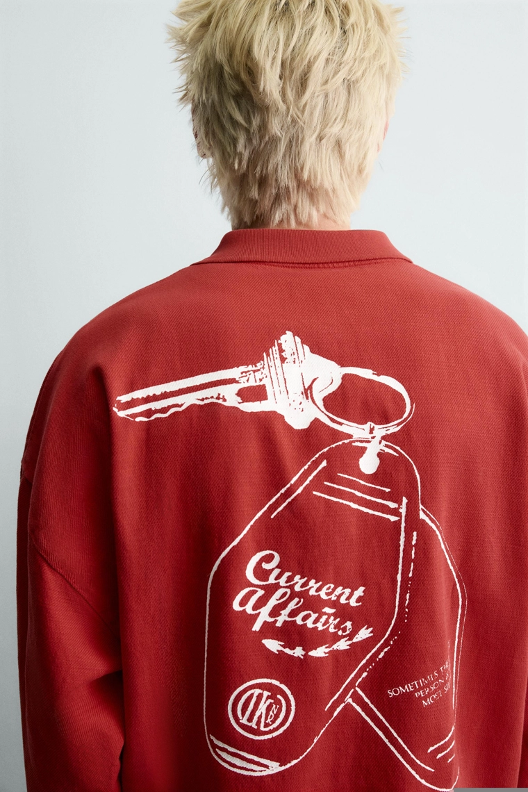 Рубашка с поло в рубчик с принтом на брелке