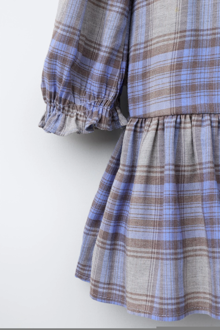 Платье в клетку с складками