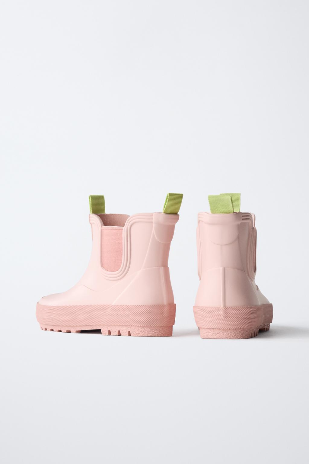 РЕЗИНОВЫЕ БОТИНКИ С ЭЛАСТИЧНЫМИ ВСТАВКАМИ