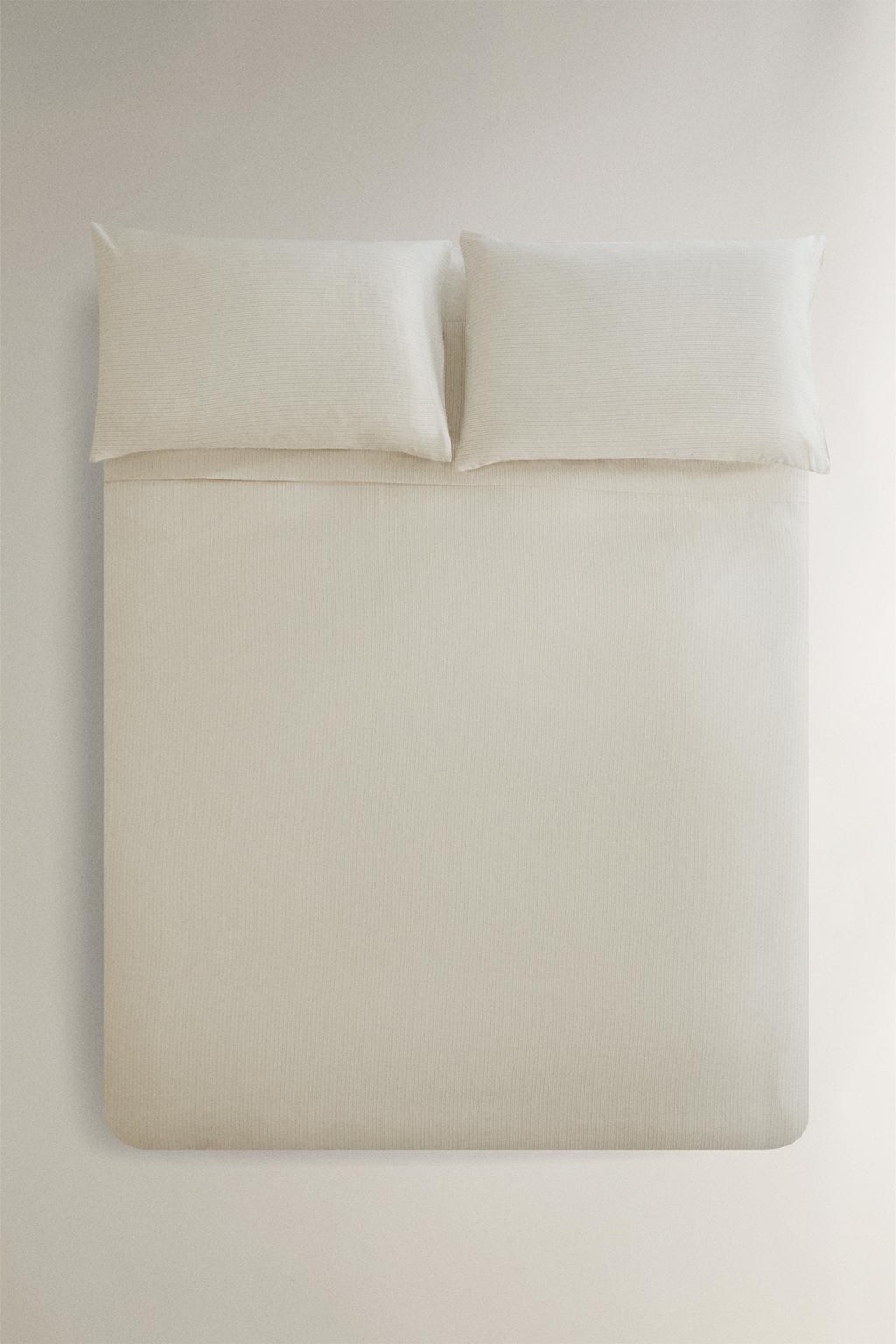 Декоративное покрывало из атласа (300 нитей)