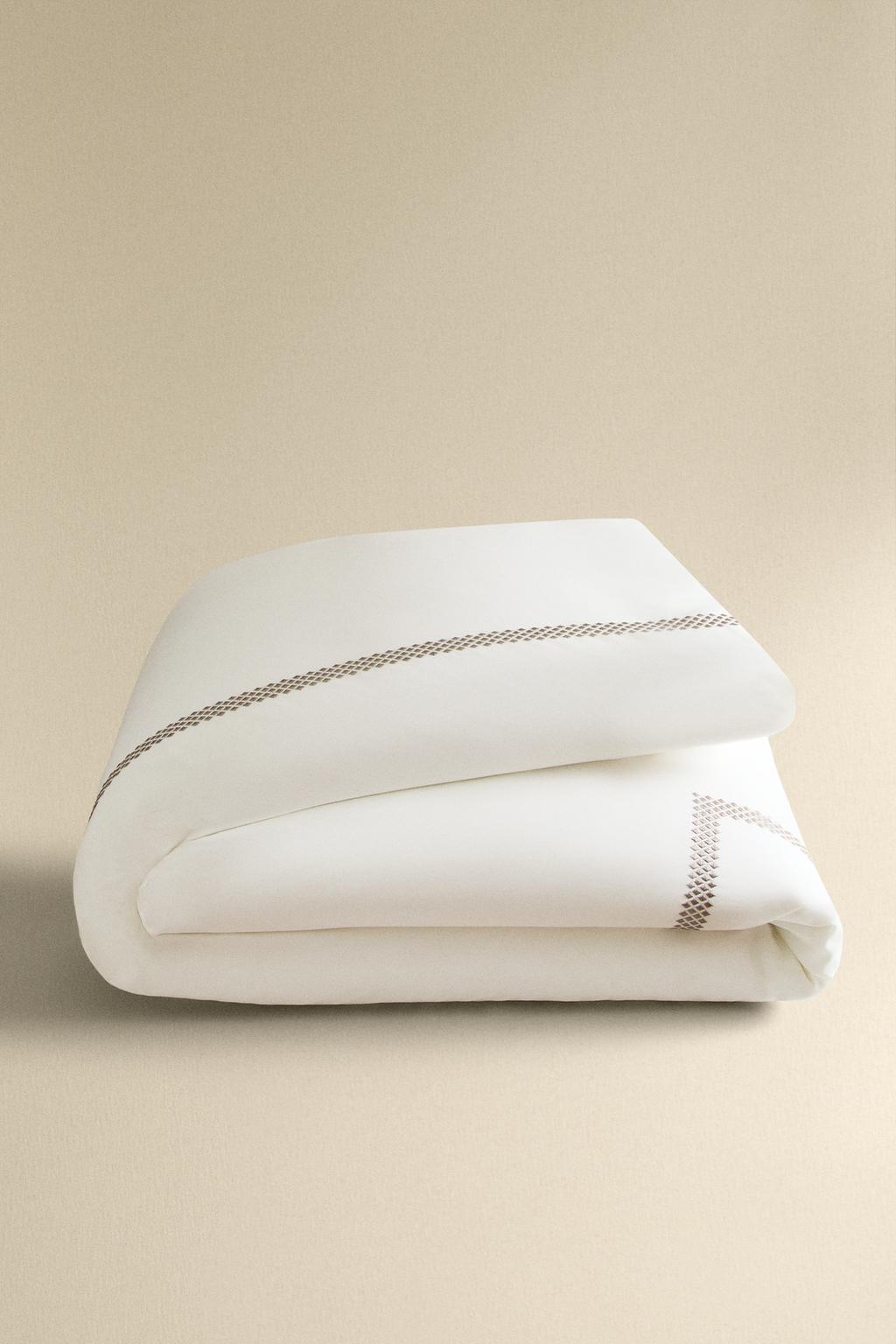 Двуспальный комплект из сатина с геометрической вышивкой