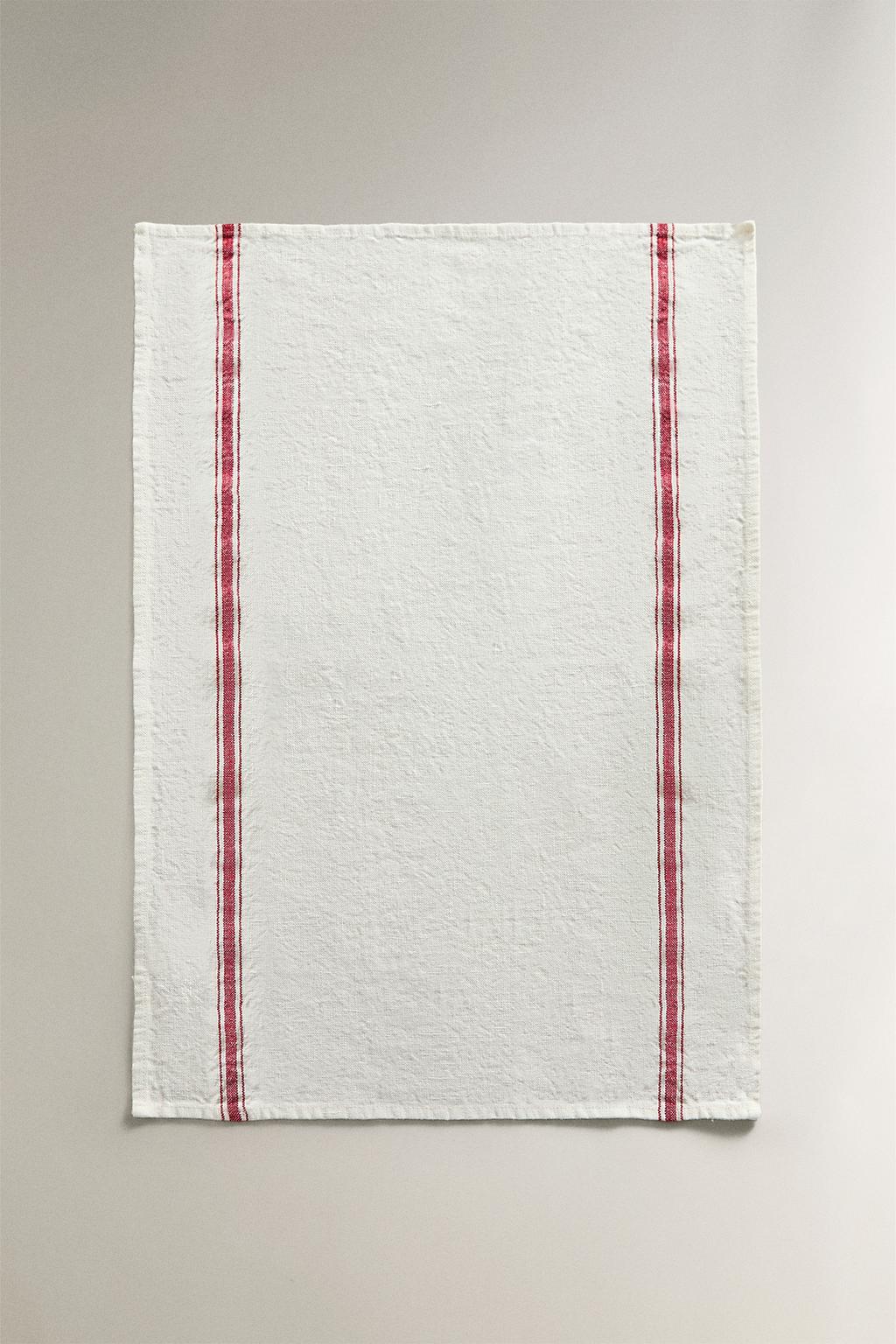 Полосатое полотенце из льна