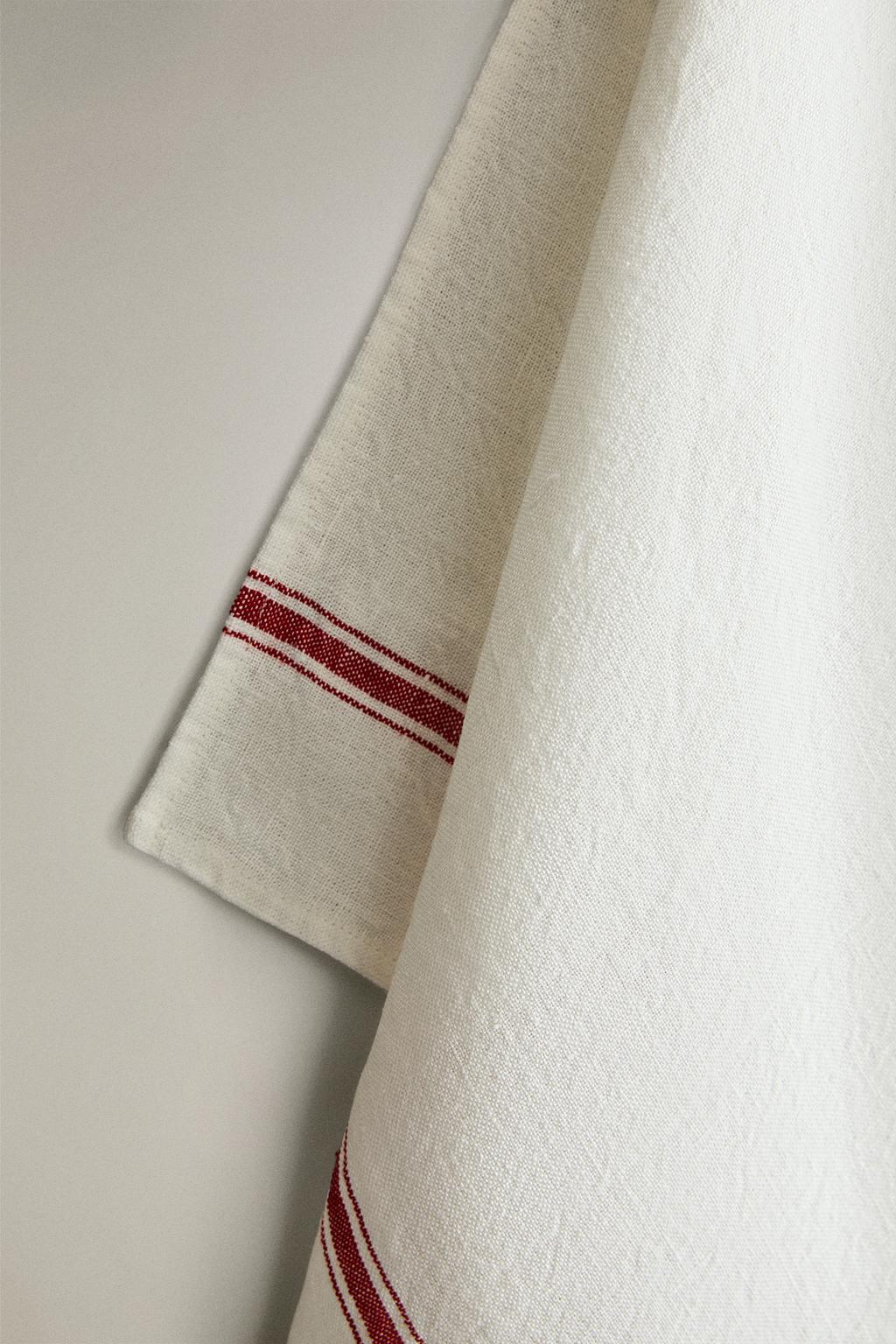 Полосатое полотенце из льна