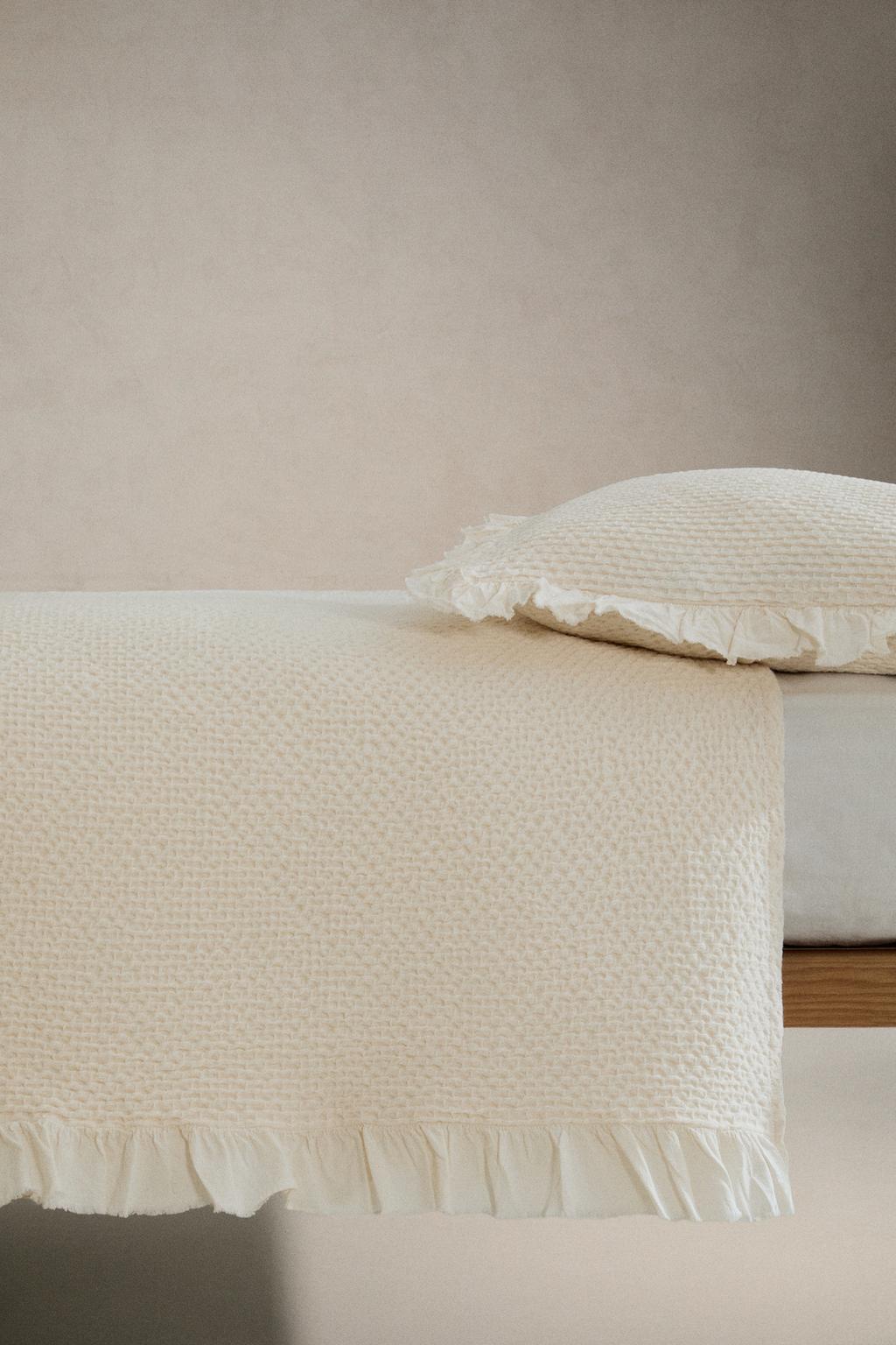 Детский мини покрывало с рельефным узором вафельной ткани и оборкой