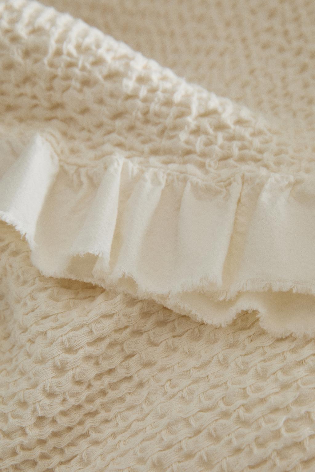 Детский мини покрывало с рельефным узором вафельной ткани и оборкой